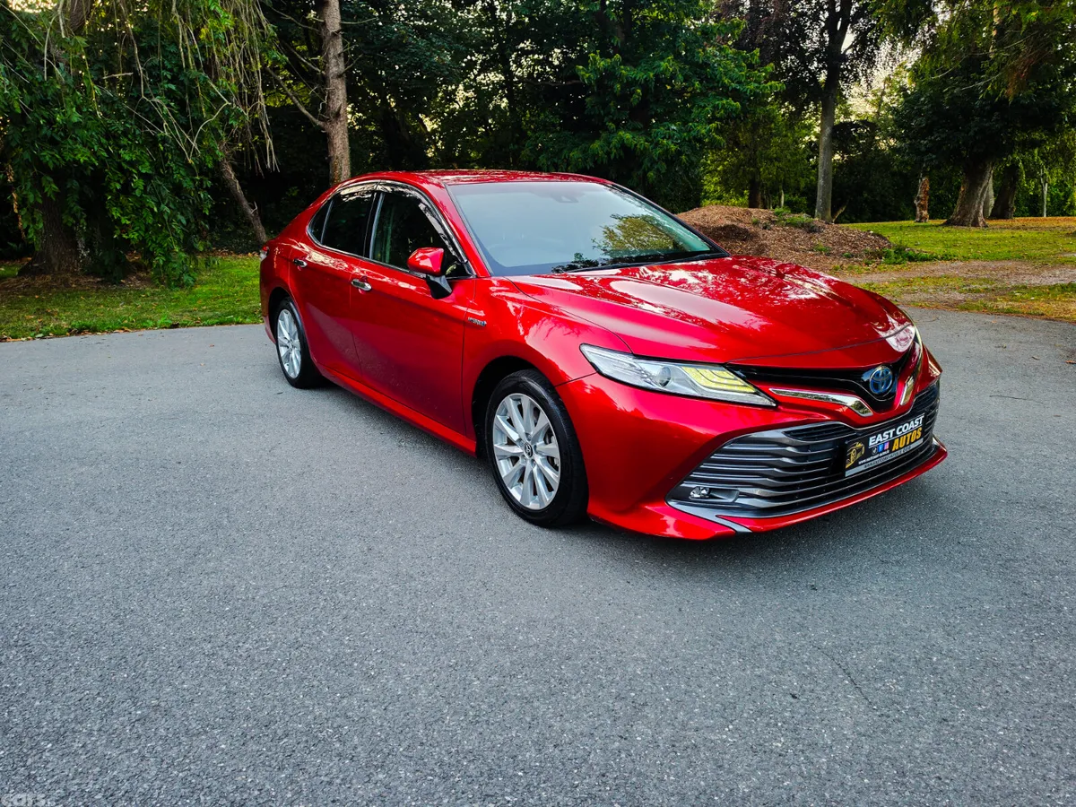 Toyota Camry Saloon, Petrol Hybrid, 2018, Red