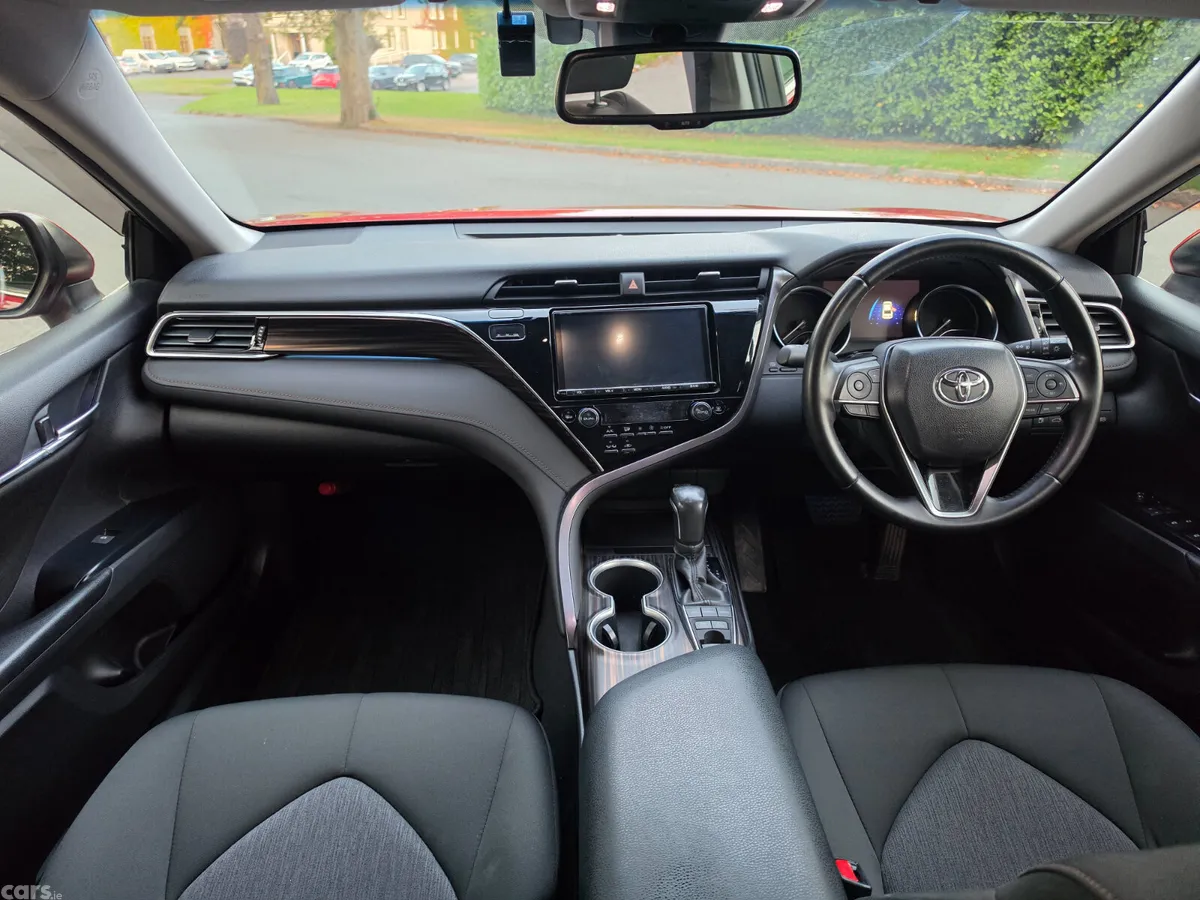 Toyota Camry Saloon, Petrol Hybrid, 2018, Red