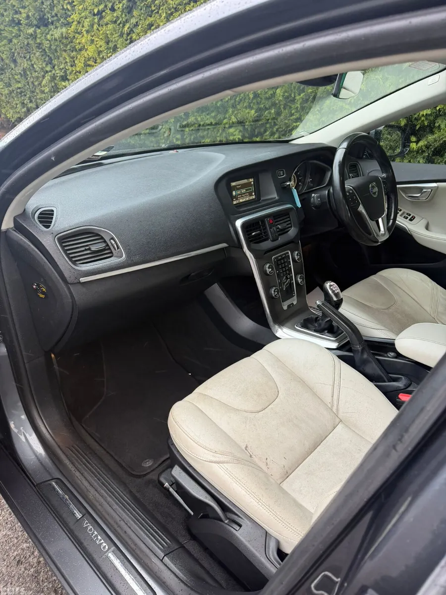 Volvo V40 Hatchback, Diesel, 2014, Grey