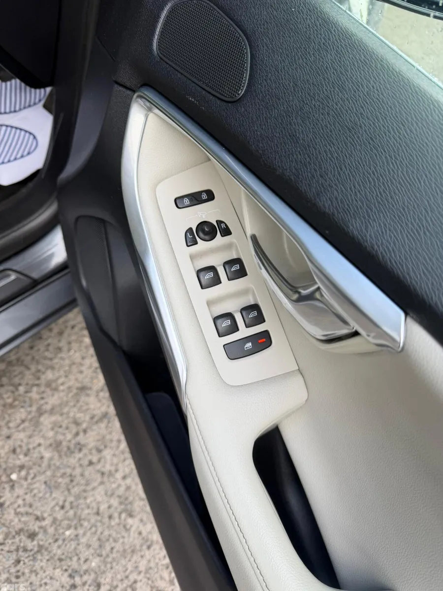 Volvo V40 Hatchback, Diesel, 2014, Grey