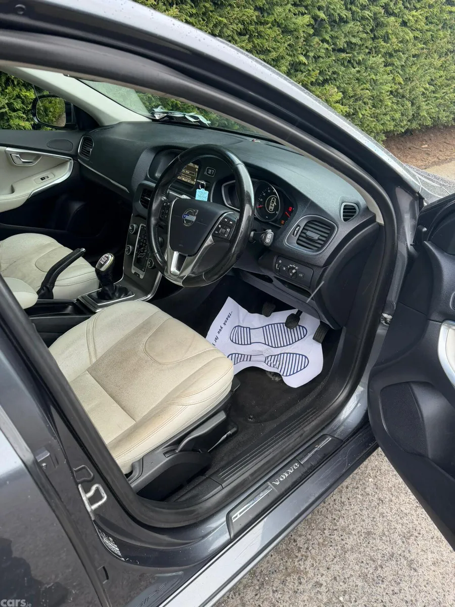 Volvo V40 Hatchback, Diesel, 2014, Grey