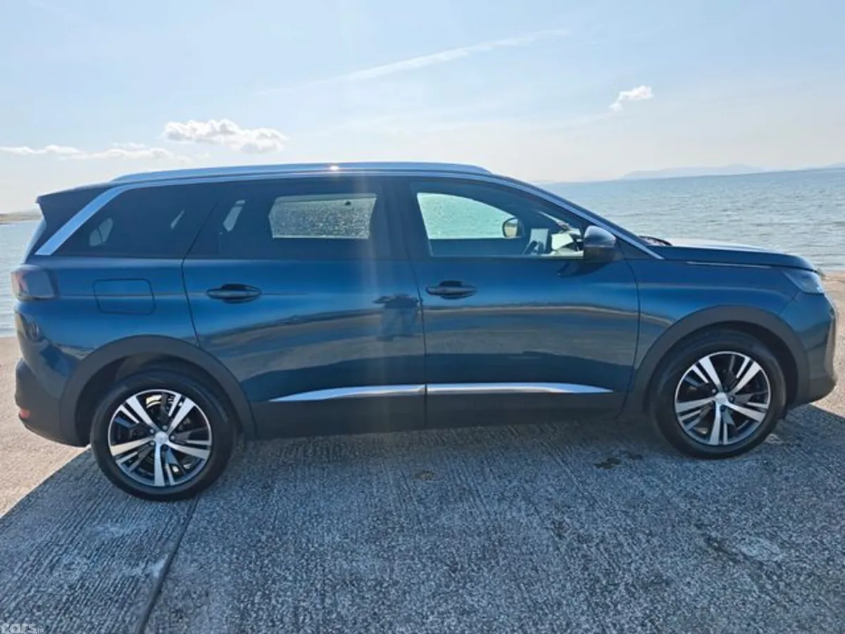 Peugeot 5008 MPV, Diesel, 2024, Blue