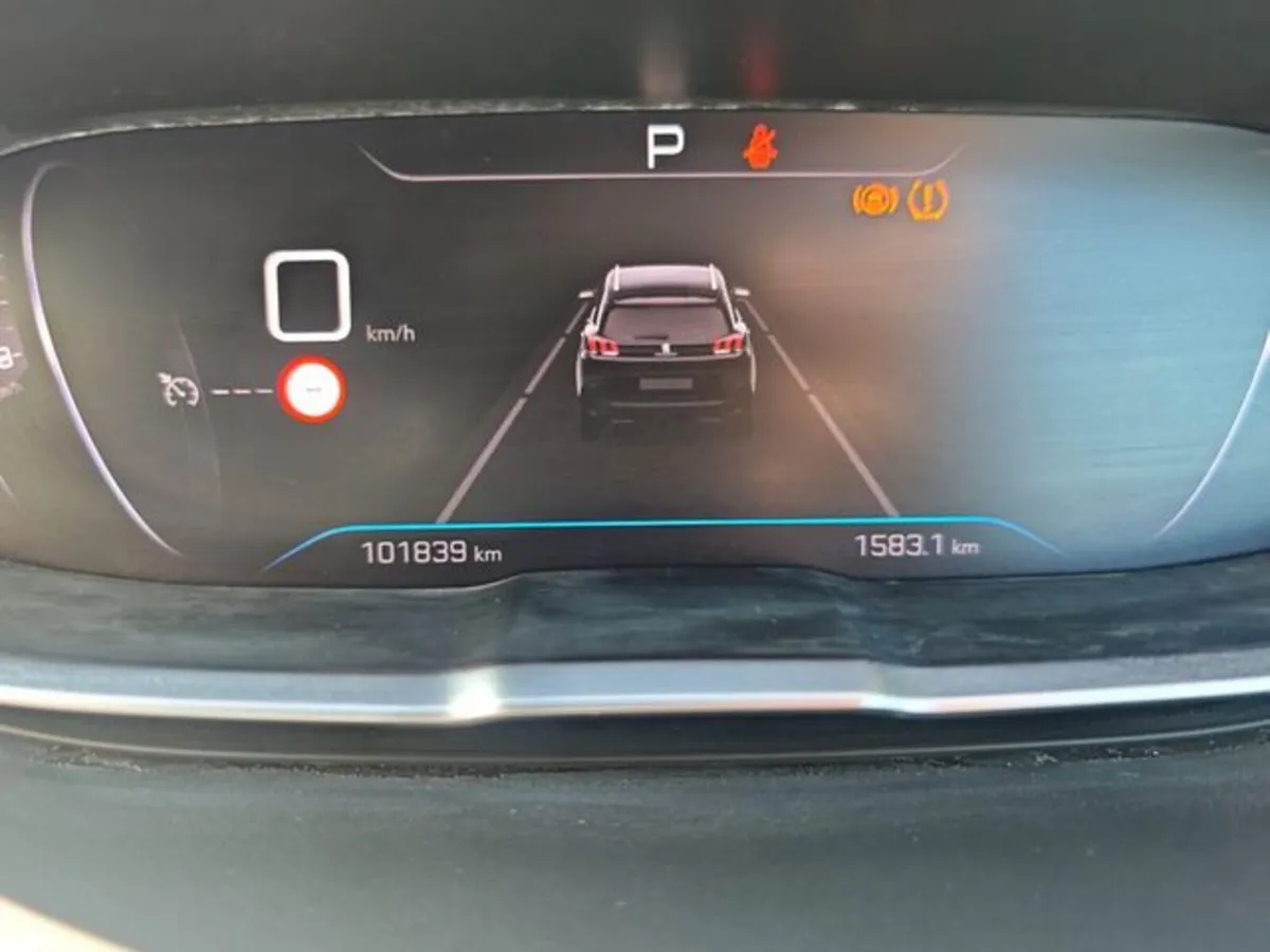 Peugeot 5008 MPV, Diesel, 2024, Grey