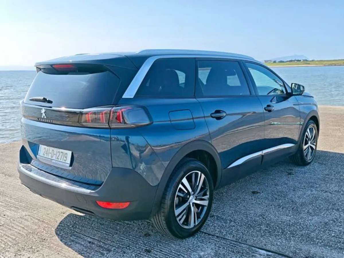 Peugeot 5008 MPV, Diesel, 2024, Blue