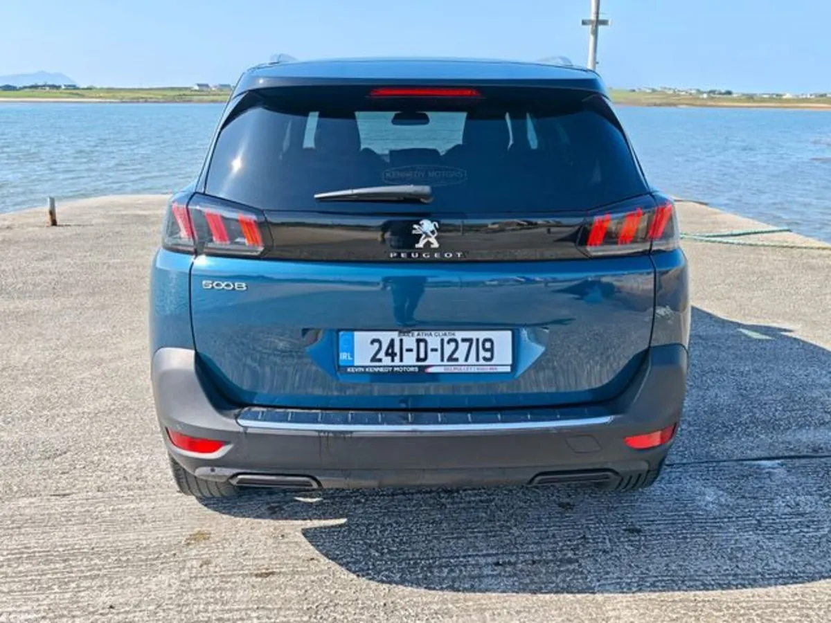 Peugeot 5008 MPV, Diesel, 2024, Blue