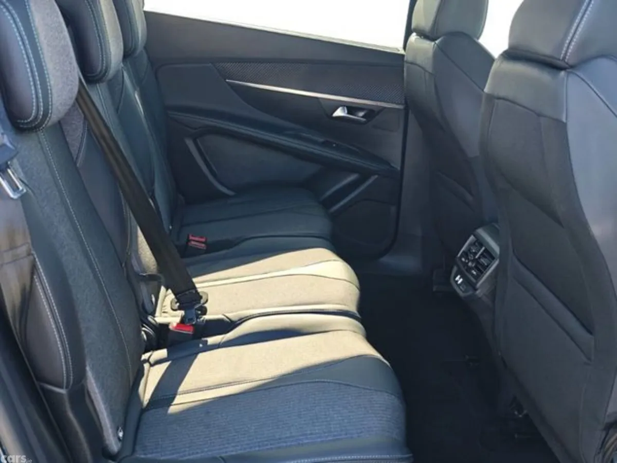 Peugeot 5008 MPV, Diesel, 2024, Blue
