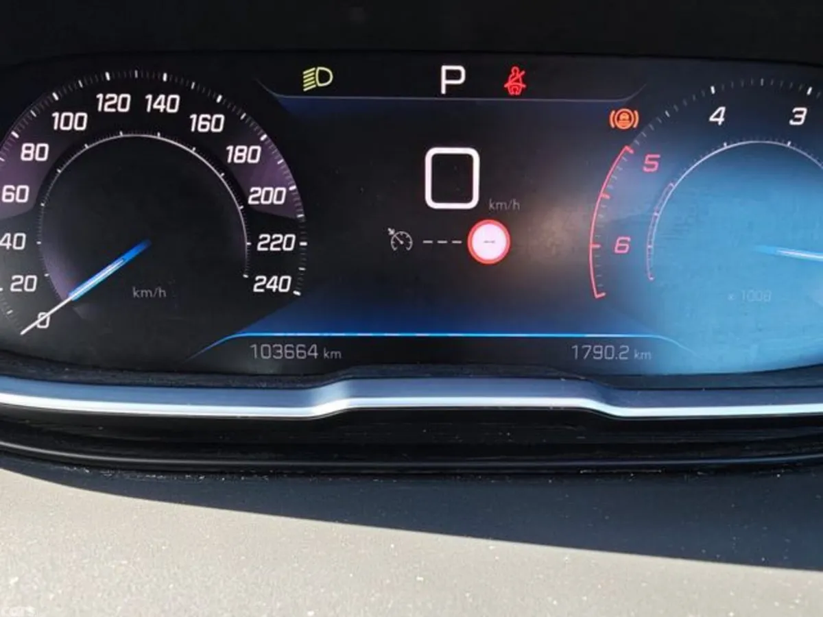 Peugeot 5008 MPV, Diesel, 2024, Blue