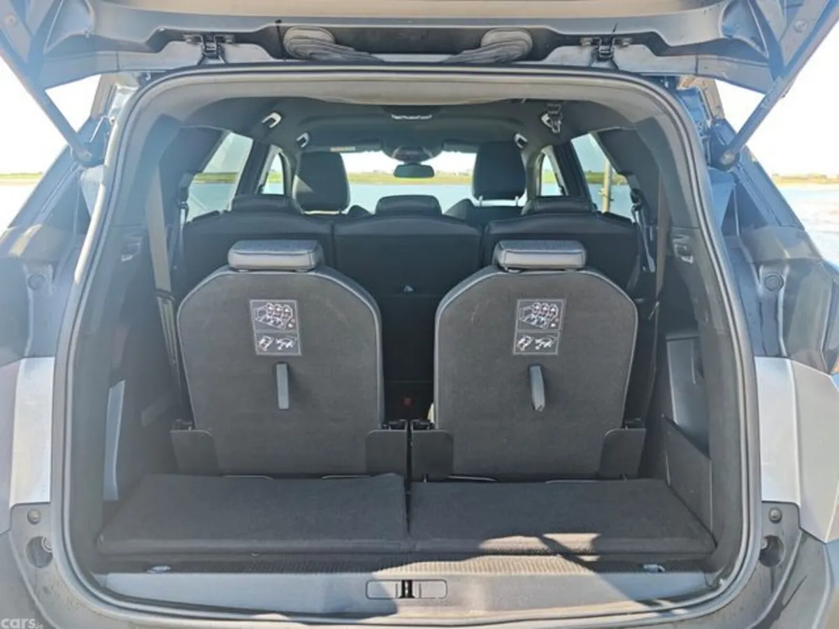 Peugeot 5008 MPV, Diesel, 2024, Grey