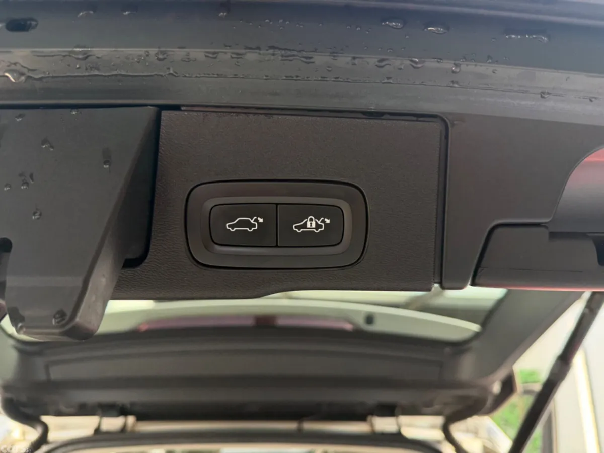 Volvo XC60 SUV, Diesel, 2018, Gold