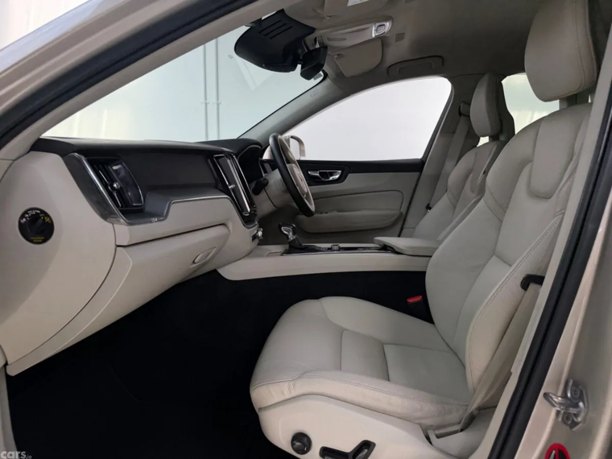 Volvo XC60 SUV, Diesel, 2018, Gold