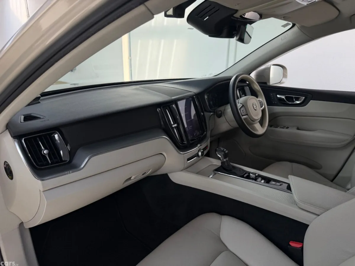Volvo XC60 SUV, Diesel, 2018, Gold