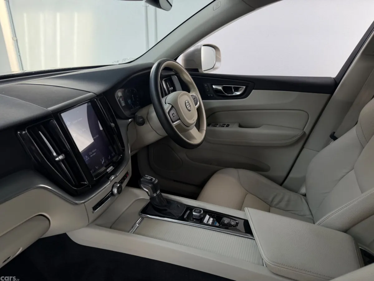 Volvo XC60 SUV, Diesel, 2018, Gold
