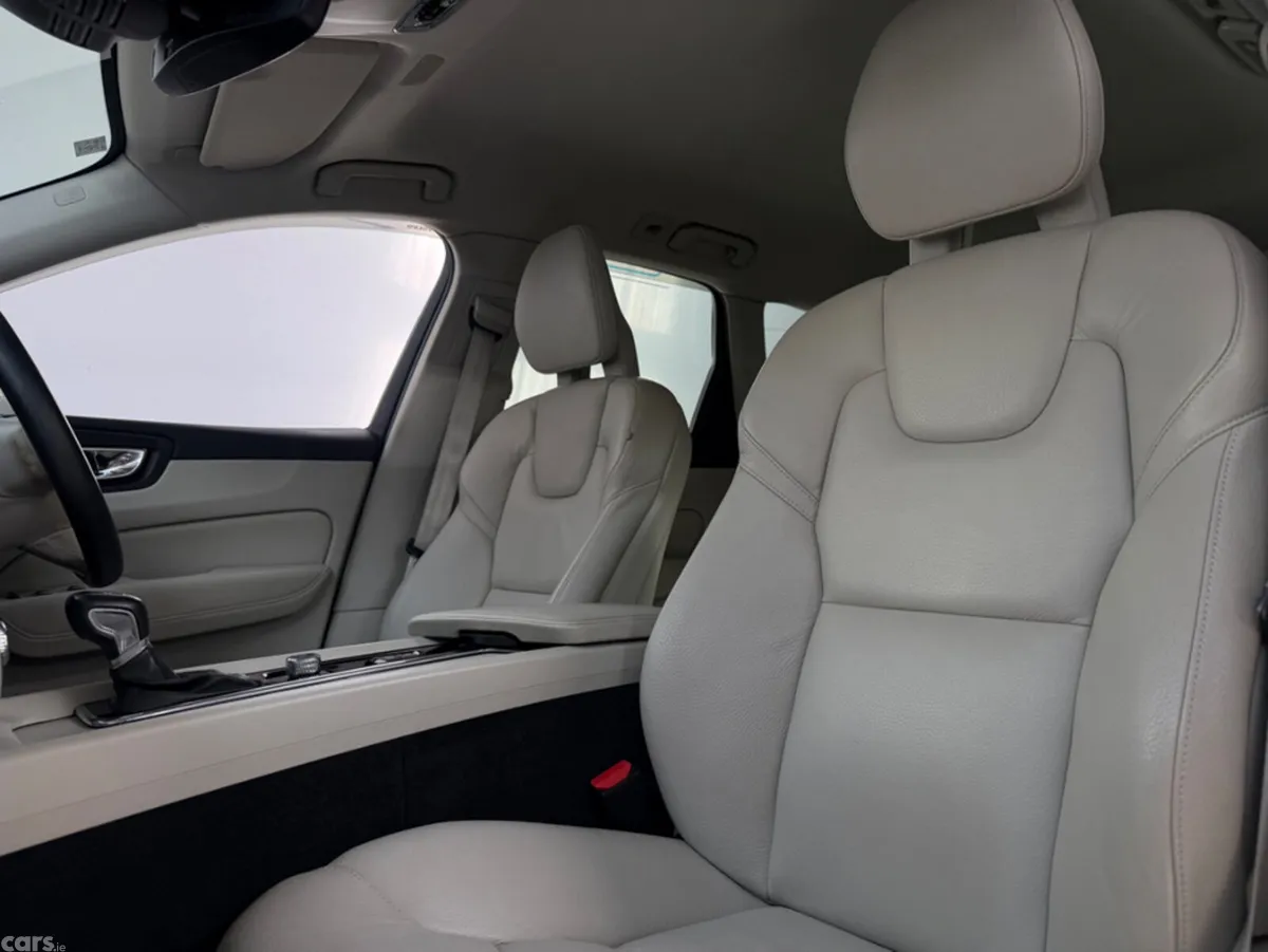 Volvo XC60 SUV, Diesel, 2018, Gold