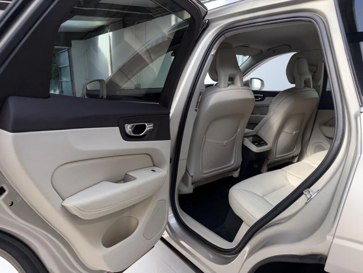 Volvo XC60 SUV, Diesel, 2018, Gold