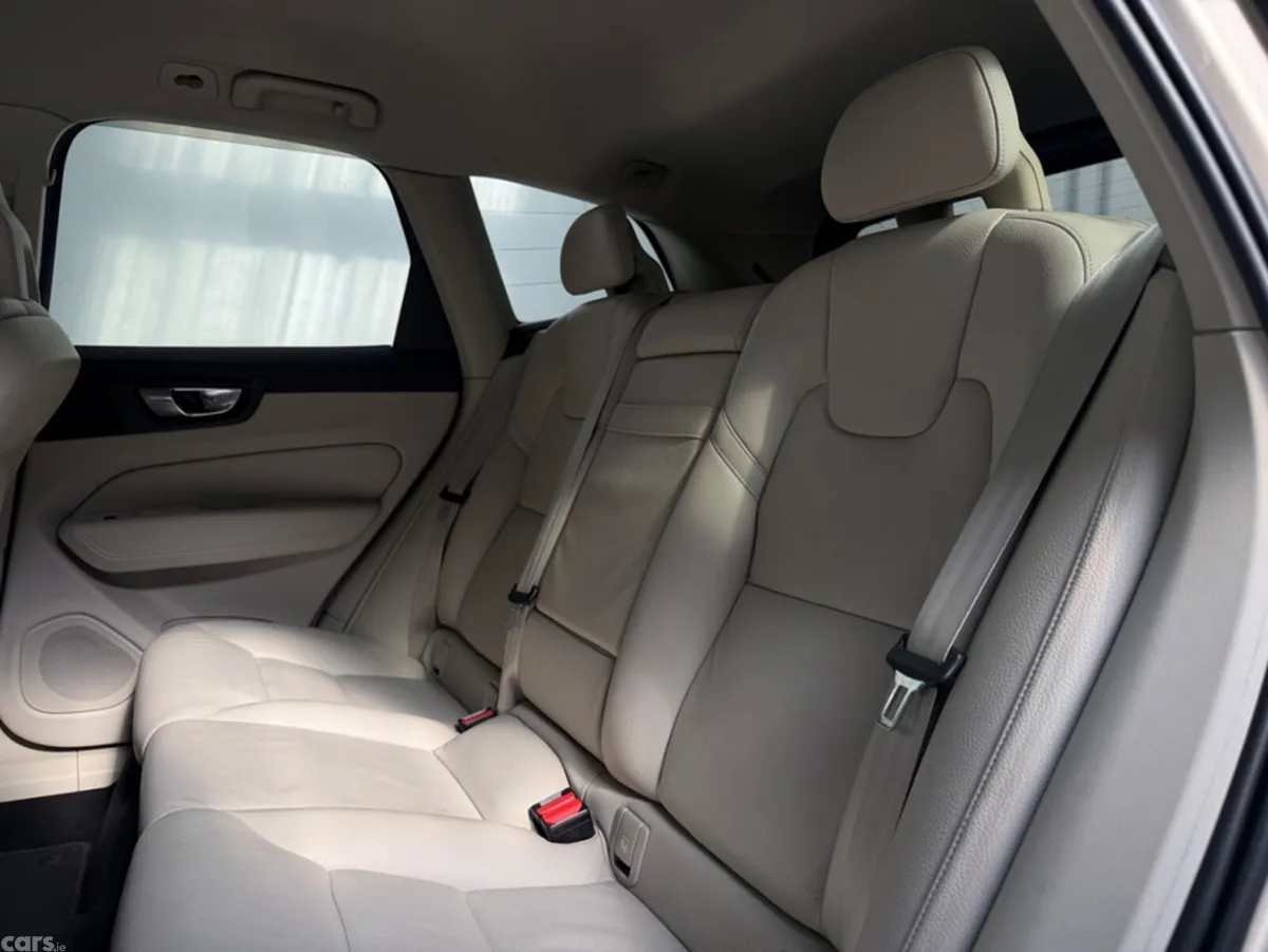 Volvo XC60 SUV, Diesel, 2018, Gold