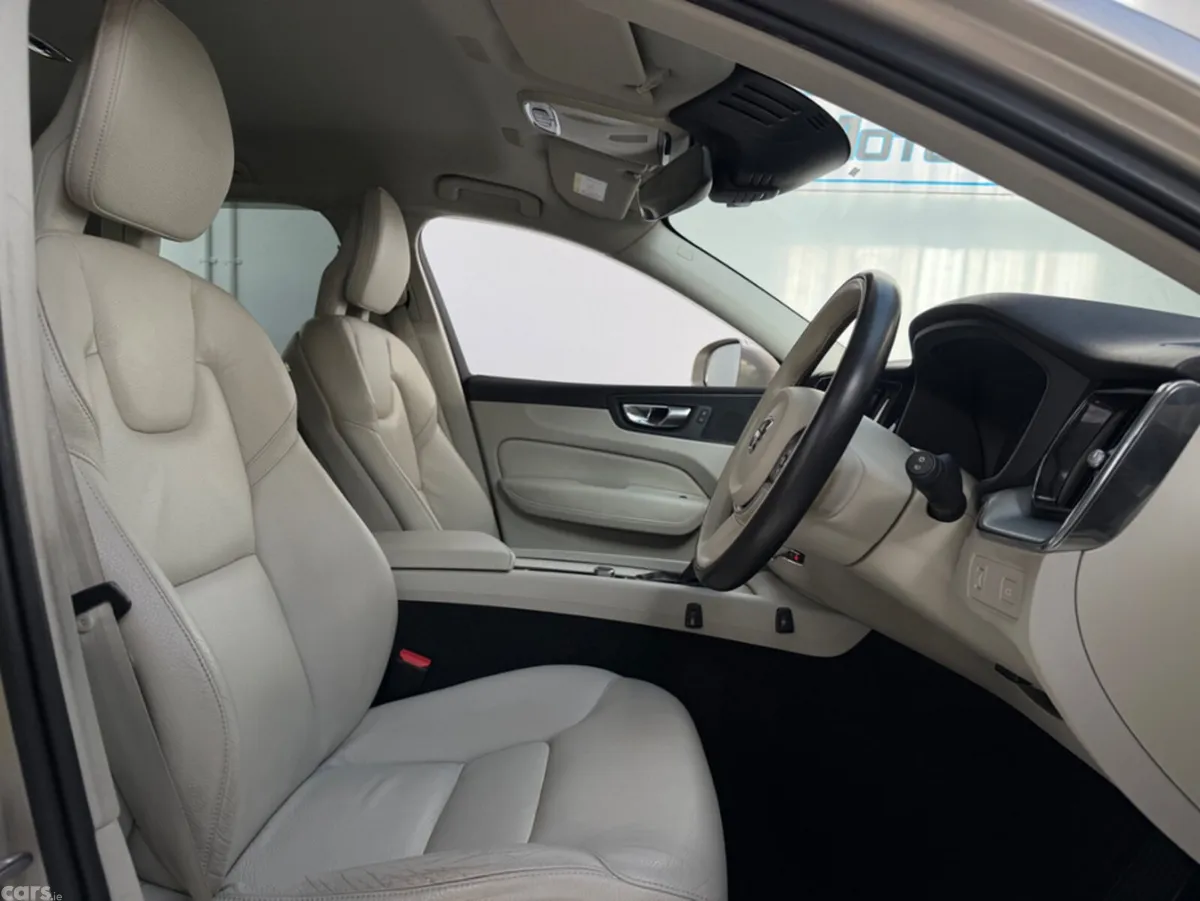 Volvo XC60 SUV, Diesel, 2018, Gold