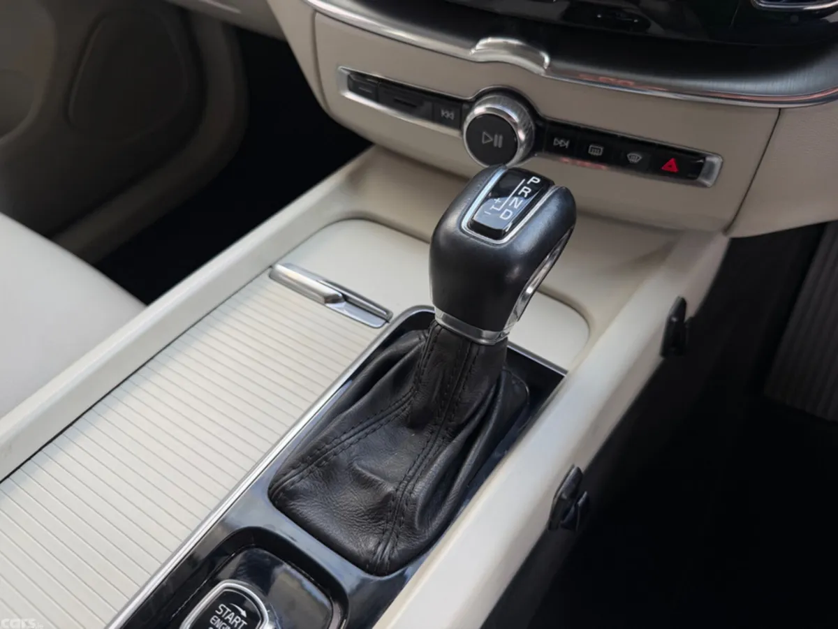 Volvo XC60 SUV, Diesel, 2018, Gold