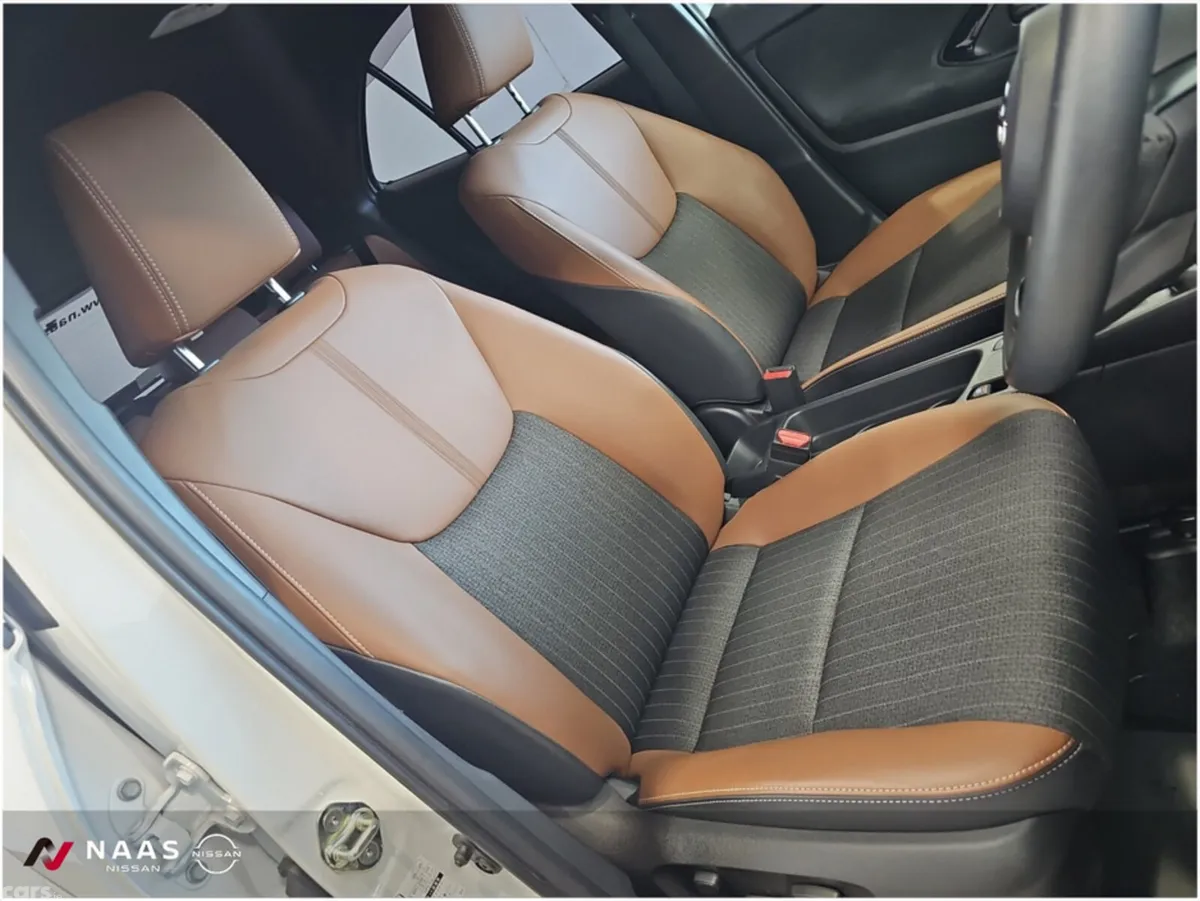 Toyota Yaris Cross Hatchback, Petrol Hybrid, 2023, White