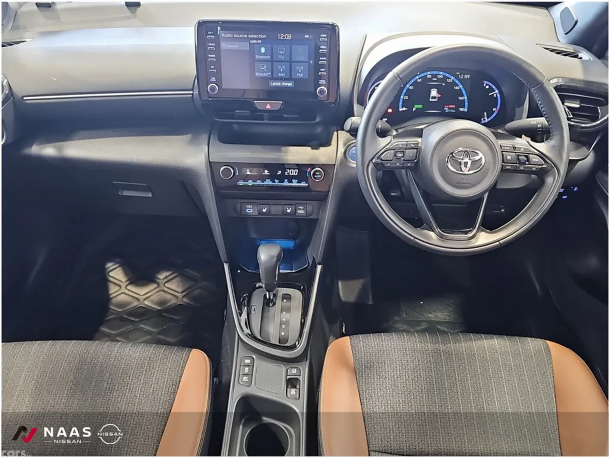 Toyota Yaris Cross Hatchback, Petrol Hybrid, 2023, White