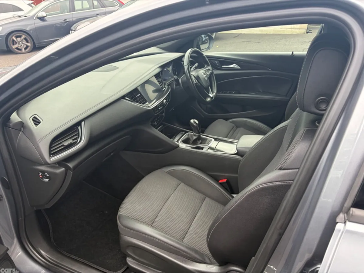 Opel Insignia Hatchback, Diesel, 2021, Grey