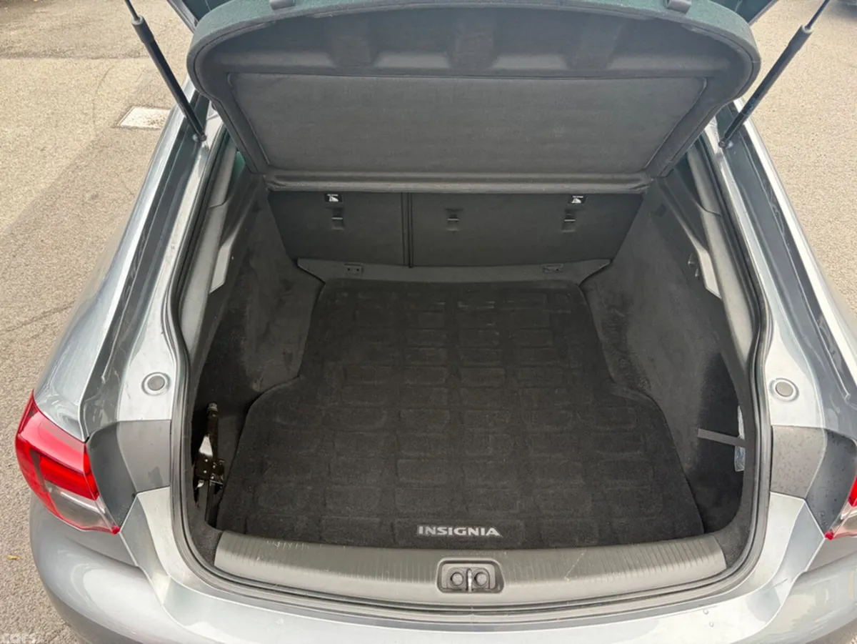 Opel Insignia Hatchback, Diesel, 2021, Grey