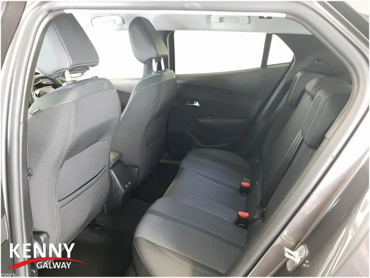 Peugeot 2008 MPV, Diesel, 2022, Grey
