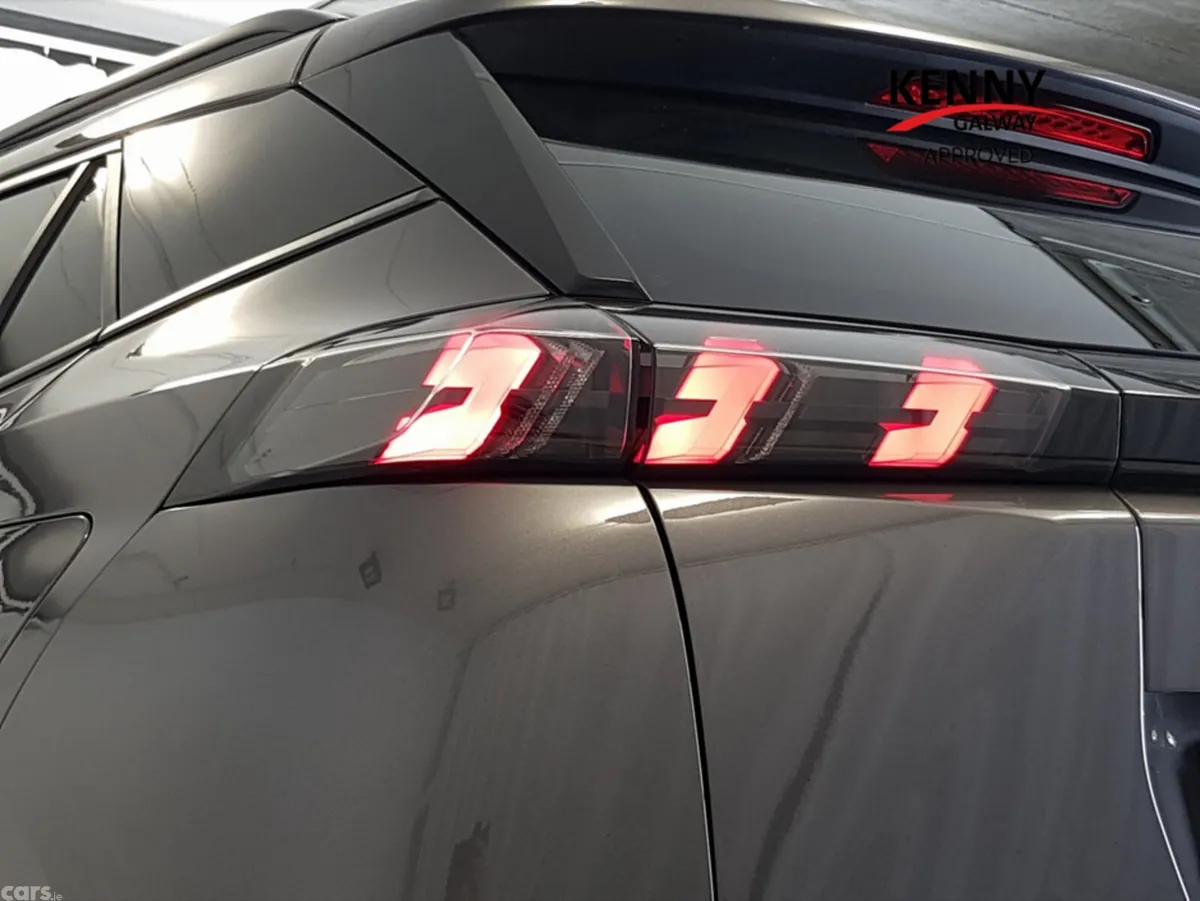 Peugeot 2008 MPV, Diesel, 2022, Grey