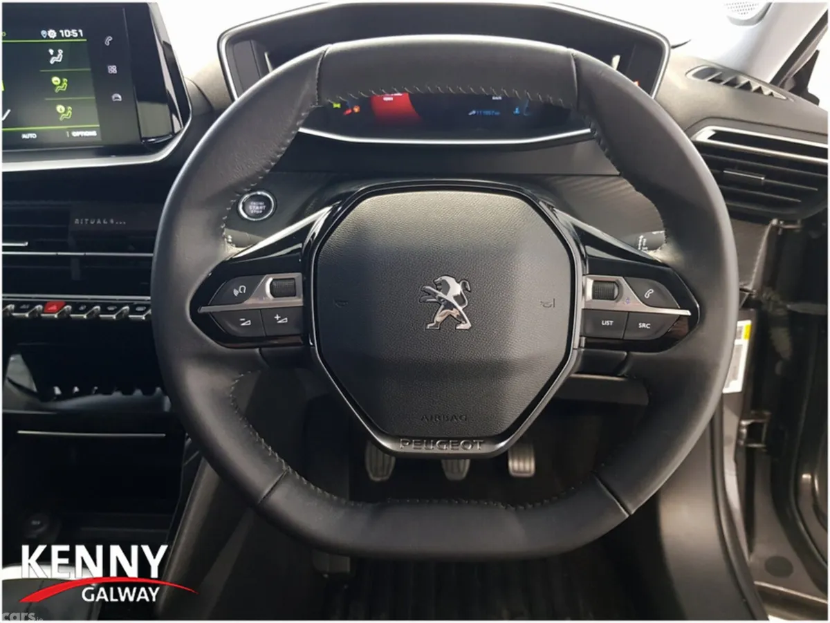 Peugeot 2008 MPV, Diesel, 2022, Grey