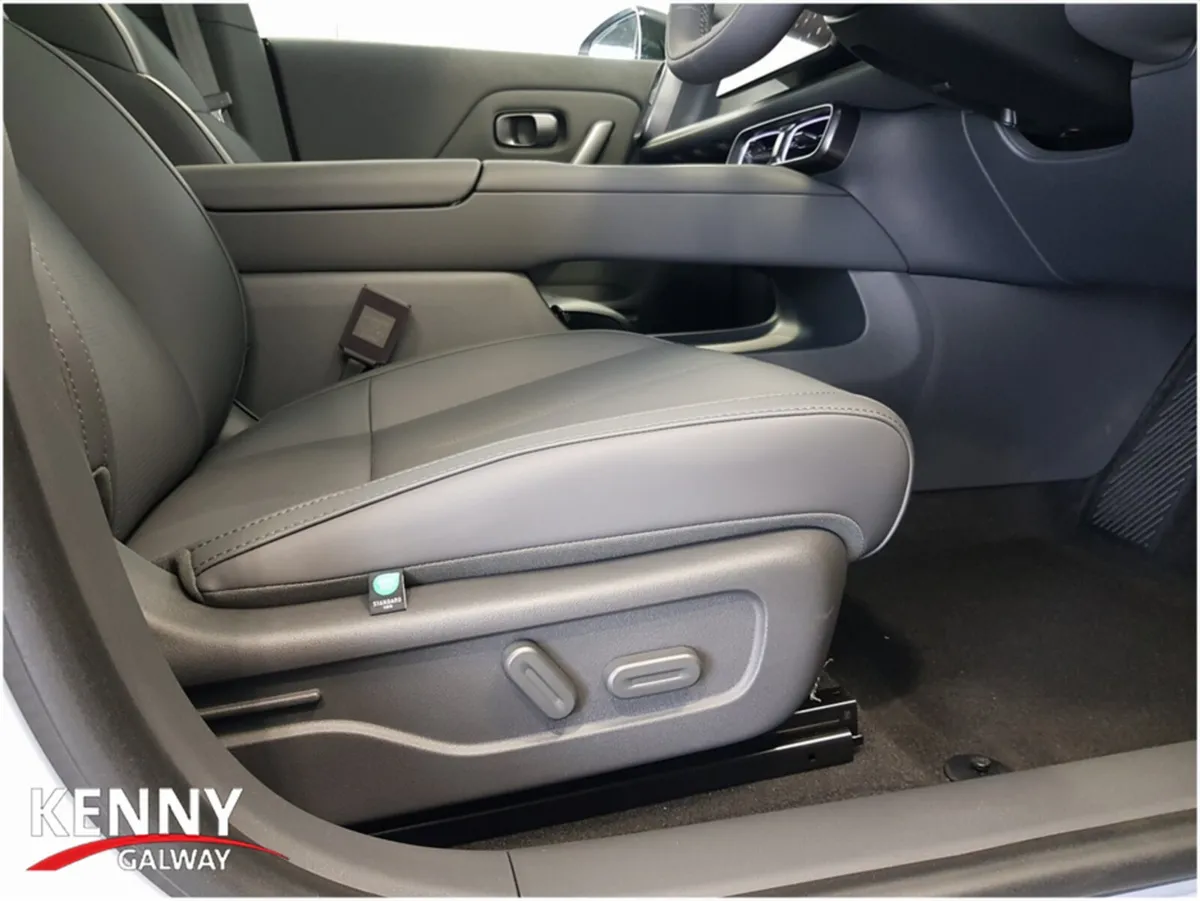 Leapmotor B05 Hatchback, Electric, 2026, Silver