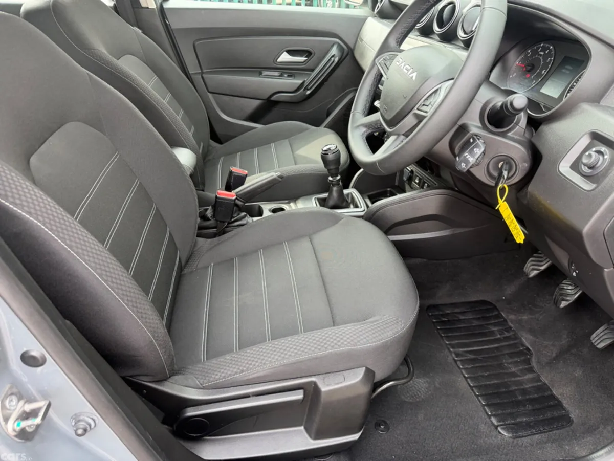 Dacia Duster MPV, Petrol, 2023, Grey