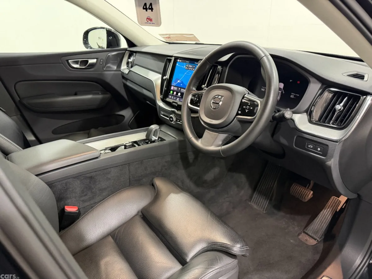 Volvo XC60 SUV, Petrol Plug-in Hybrid, 2024, Black