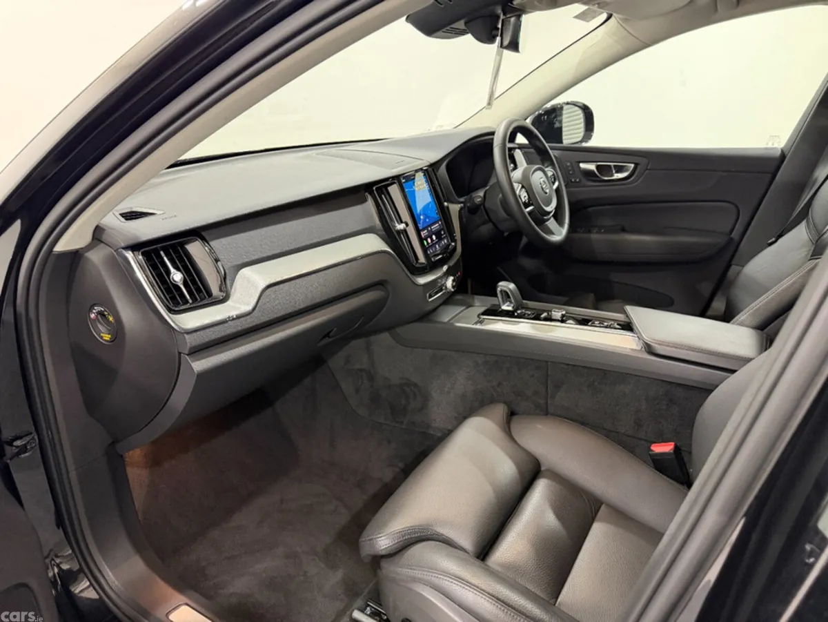 Volvo XC60 SUV, Petrol Plug-in Hybrid, 2024, Black