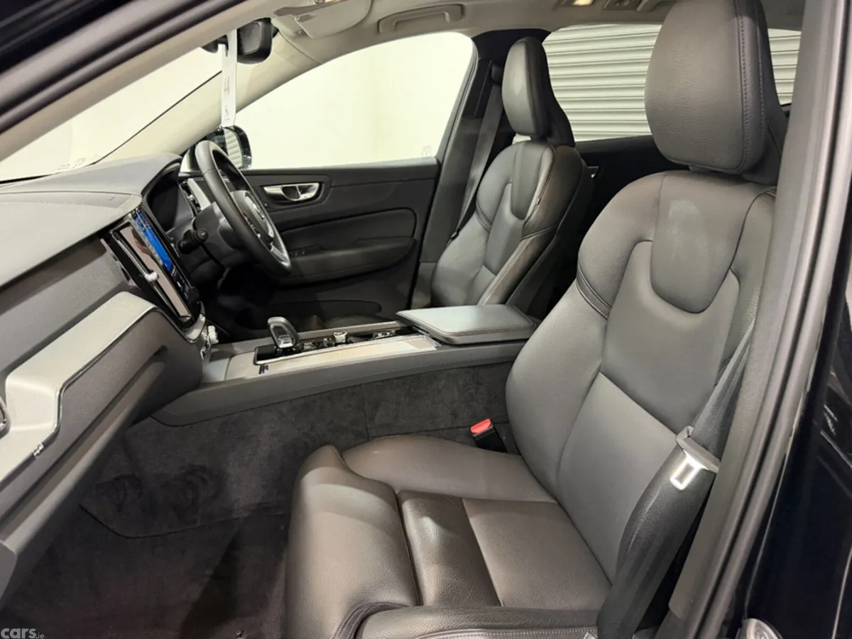Volvo XC60 SUV, Petrol Plug-in Hybrid, 2024, Black