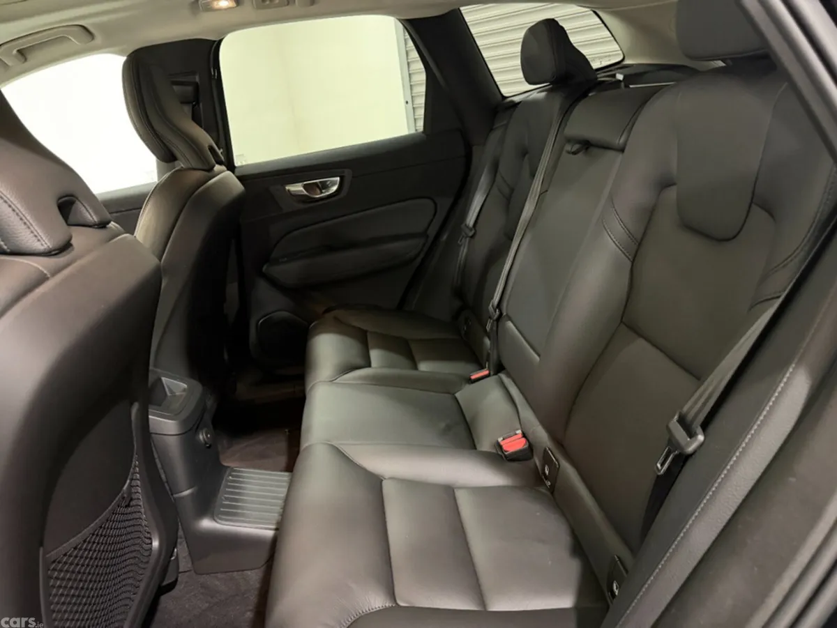Volvo XC60 SUV, Petrol Plug-in Hybrid, 2024, Black