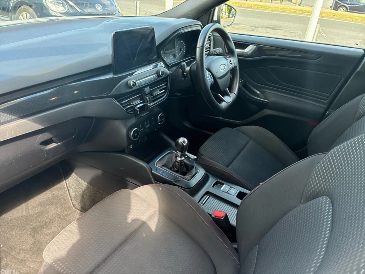 Ford Focus Hatchback, Petrol, 2019, White