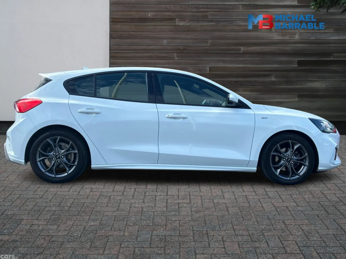 Ford Focus Hatchback, Petrol, 2019, White