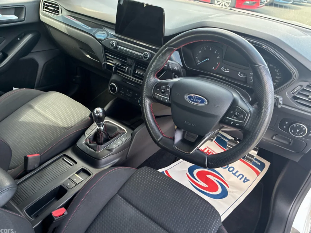 Ford Focus Hatchback, Petrol, 2019, White