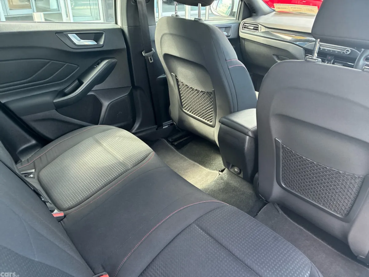 Ford Focus Hatchback, Petrol, 2019, White