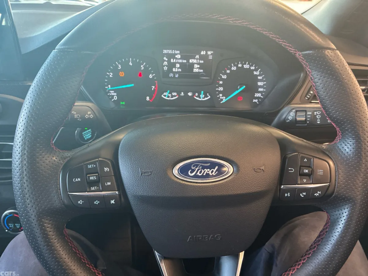 Ford Focus Hatchback, Petrol, 2019, White