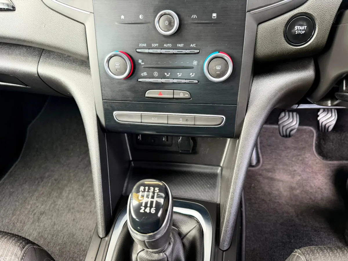 Renault Megane Saloon, Petrol, 2021, Blue
