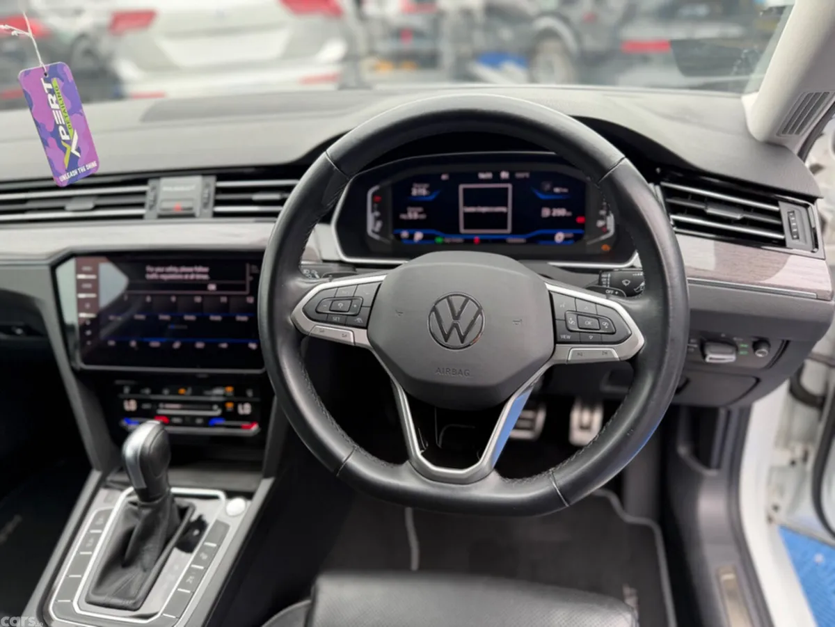 Volkswagen Passat Estate, Diesel, 2021, White