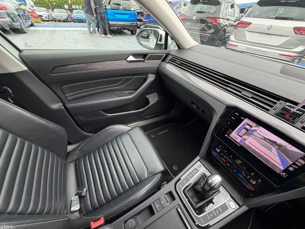 Volkswagen Passat Estate, Diesel, 2021, White