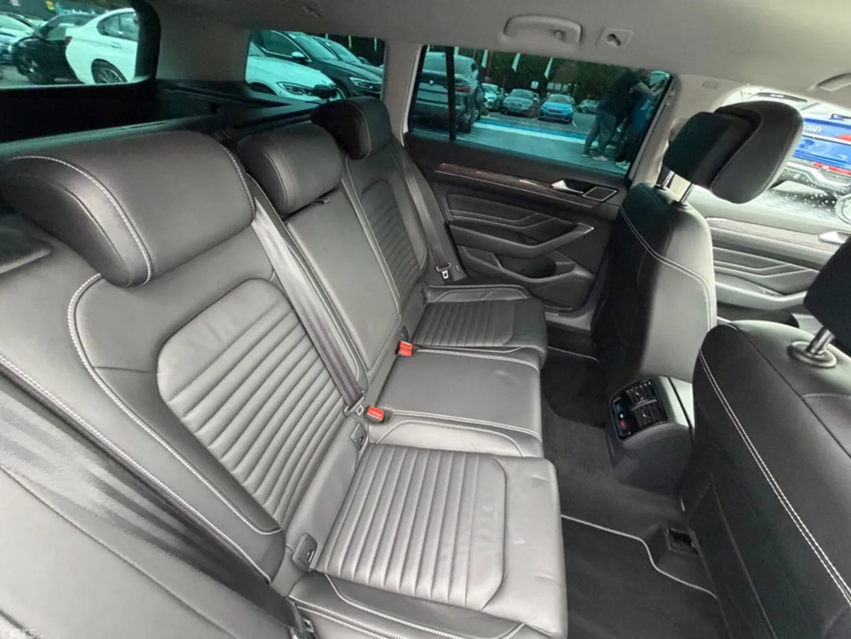 Volkswagen Passat Estate, Diesel, 2021, White