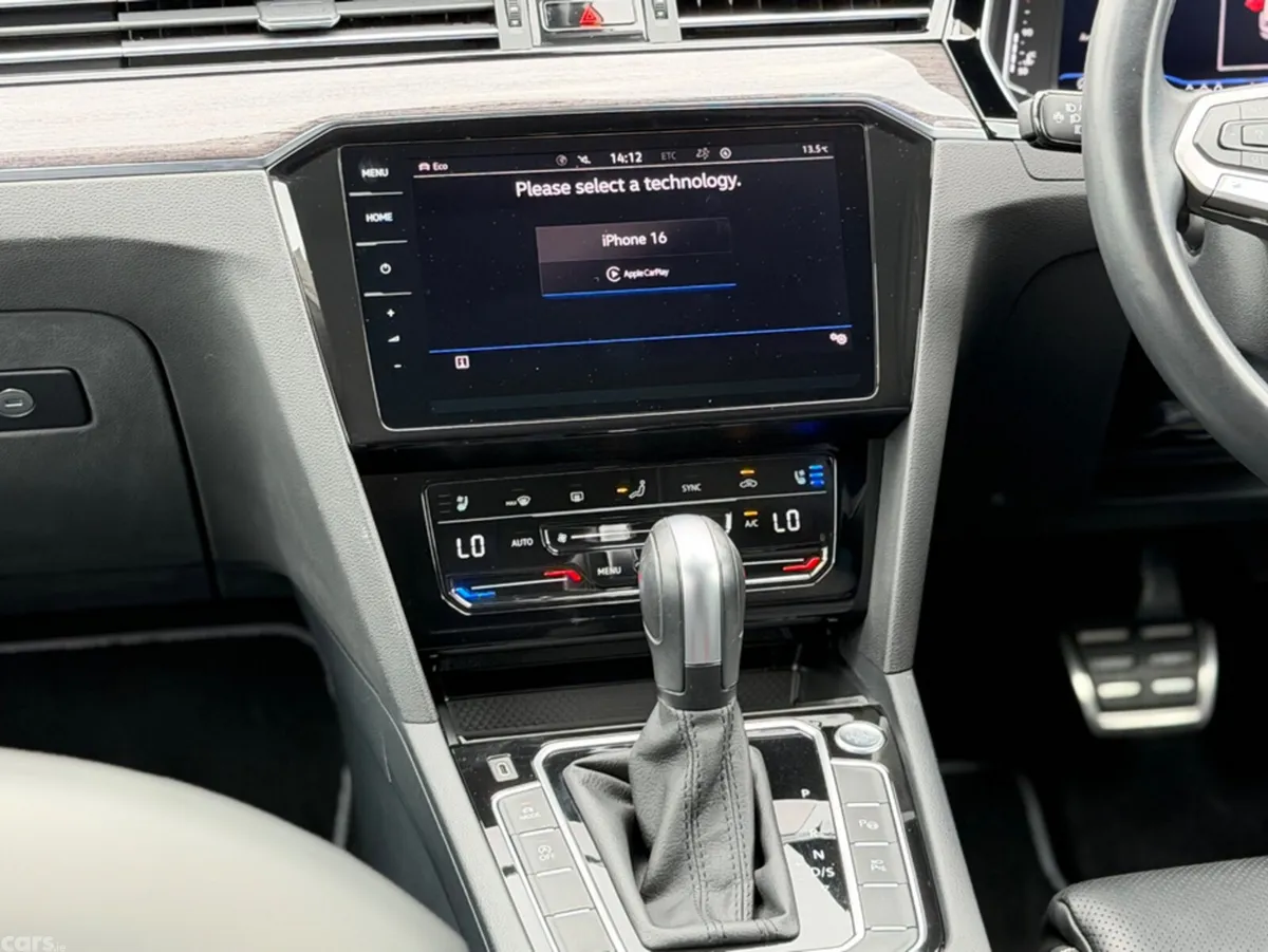 Volkswagen Passat Estate, Diesel, 2021, White