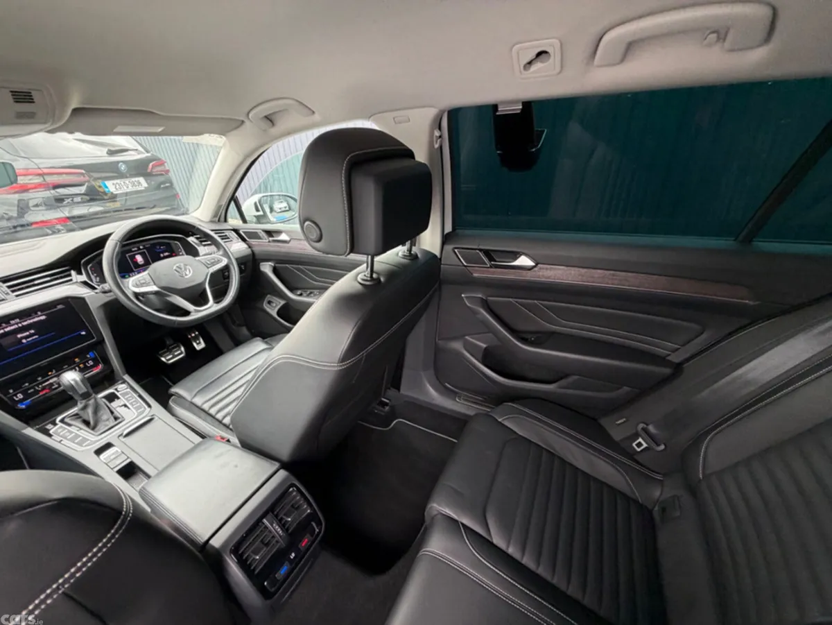 Volkswagen Passat Estate, Diesel, 2021, White