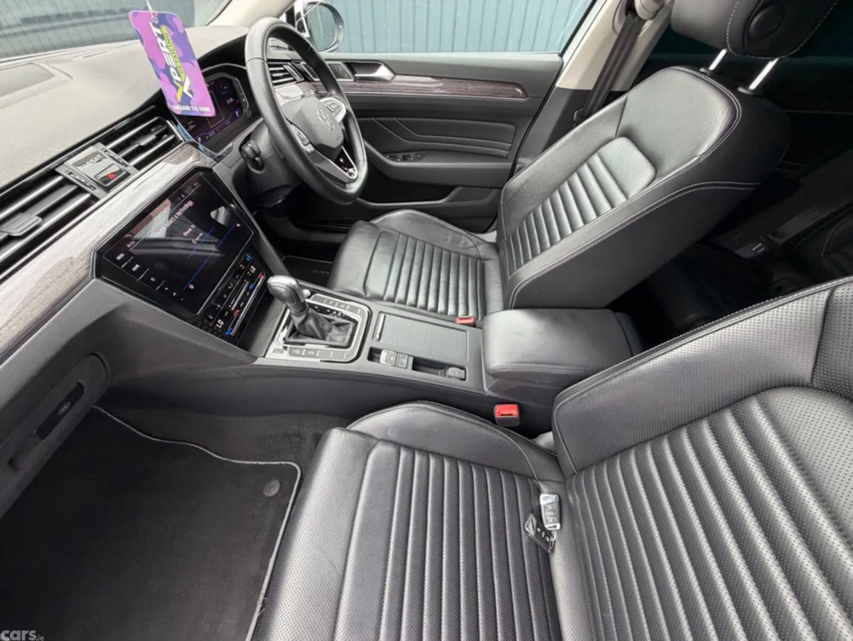 Volkswagen Passat Estate, Diesel, 2021, White