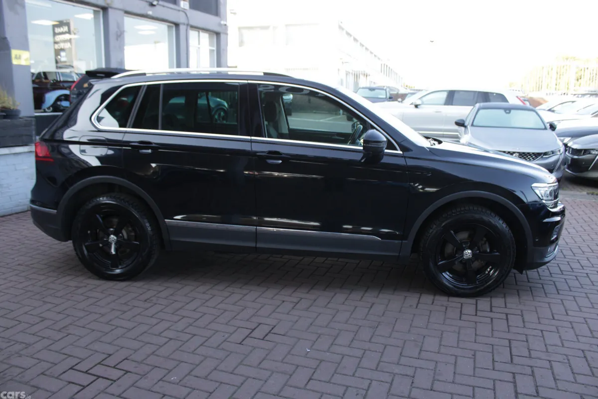 Volkswagen Tiguan MPV, Diesel, 2020, Black