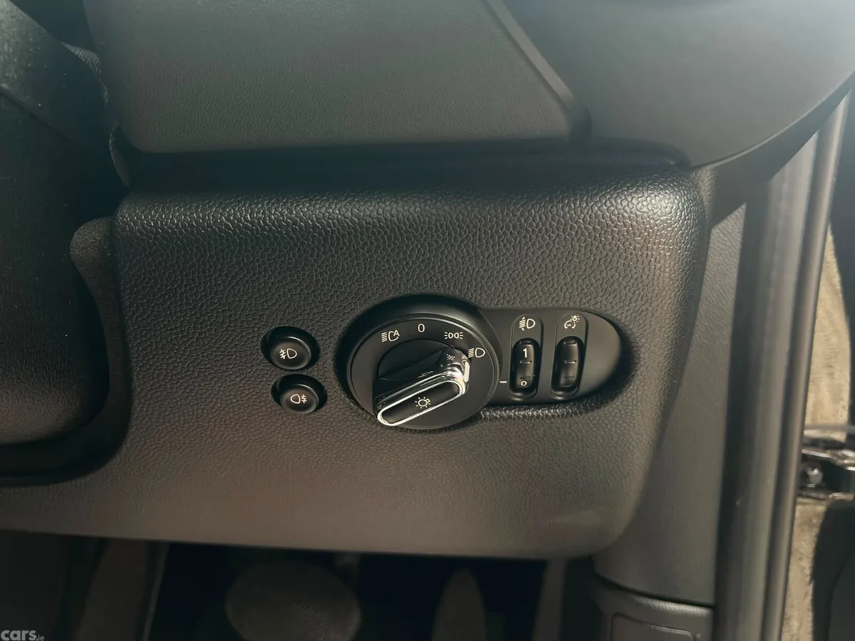 Mini Cooper Hatchback, Diesel, 2019, Black