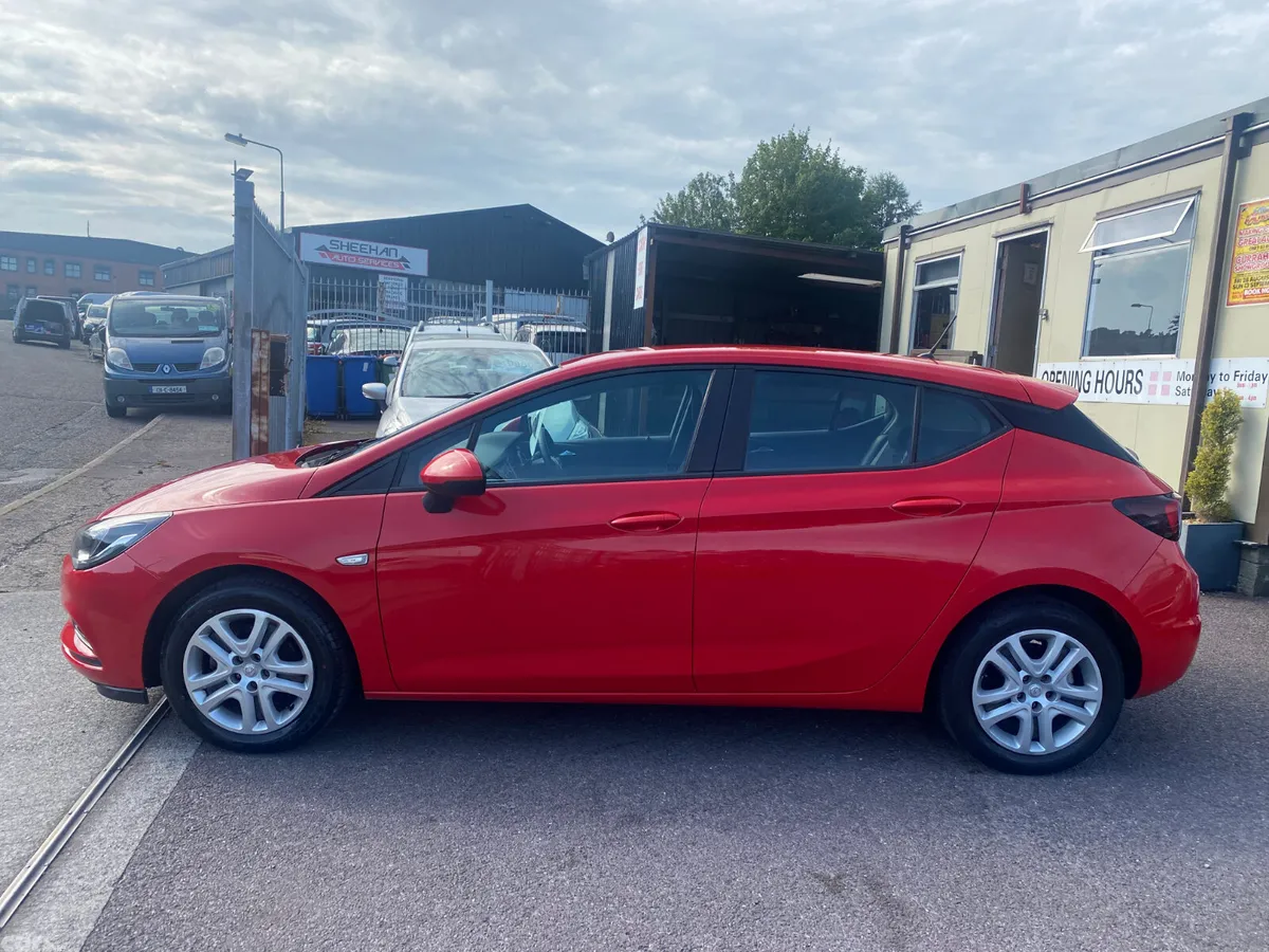 Opel Astra Hatchback, Petrol, 2018, Red