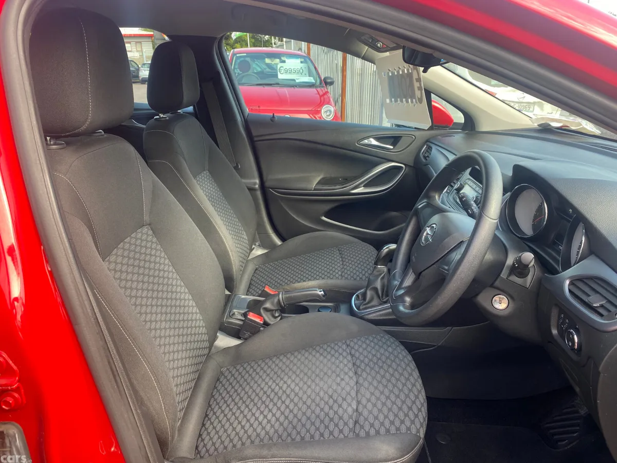 Opel Astra Hatchback, Petrol, 2018, Red